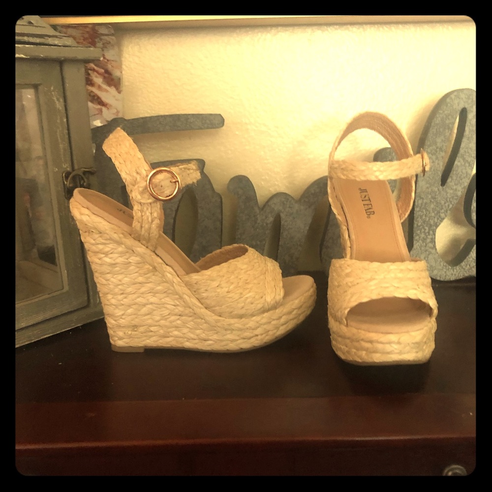Just fab BNWOT light beige wedges
